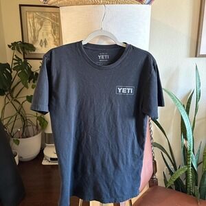 Yeti black casual tee